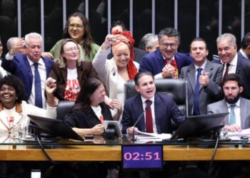Câmara aprova, em dois turnos, a PEC pelo fim da escala 6×1